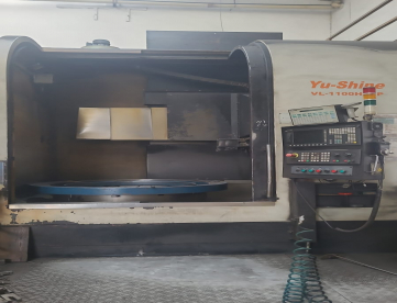 TORNO CNC VERTICAL - YUSHINE - VL-1100HR+P + FERRAMENTAS ACIONADAS - COMANDO SIEMENS - ANO 2011