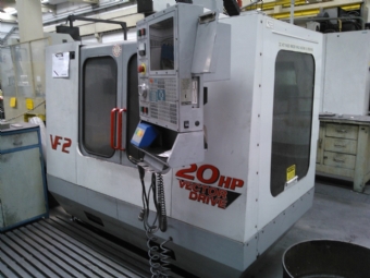 Foto: CENTRO DE USINAGEM VERTICAL HAAS VF-2 - ANO 2000