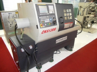 Foto: TORNO CNC CK 6130S