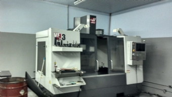 Foto: CENTRO DE USINAGEM VERTICAL HAAS VF-3