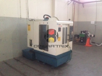 Foto: CENTRO DE FURAÇÃO E ROSQUEAMENTO CNC ROMI VTC-30 A