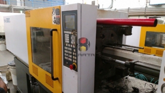 Foto: INJETORA DE PLASTICO SINITRON 1300 SYA ANO 2007