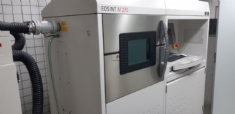 Foto: IMPRESSORA 3D A LASER INDUSTRIAL EOSINT M 270 PARA IMPRIMIR CROMO COBALTO- ANO 2009