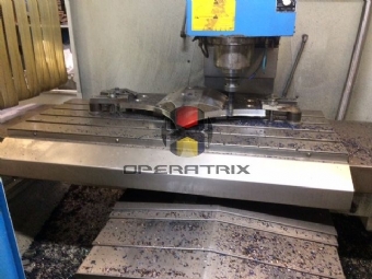 Foto: FRESADORA CNC - VEKER - MVK1000F - 1000x500x570mm - ANO 2009