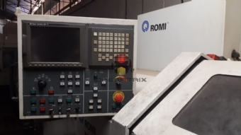 Foto: TORNO CNC ROMI - MULTIPLIC 35D - ANO 2002